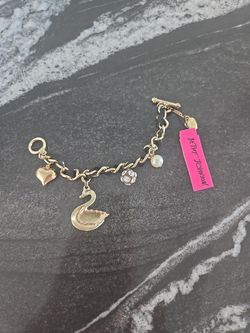 Betsy Johnson Swan Bracelet