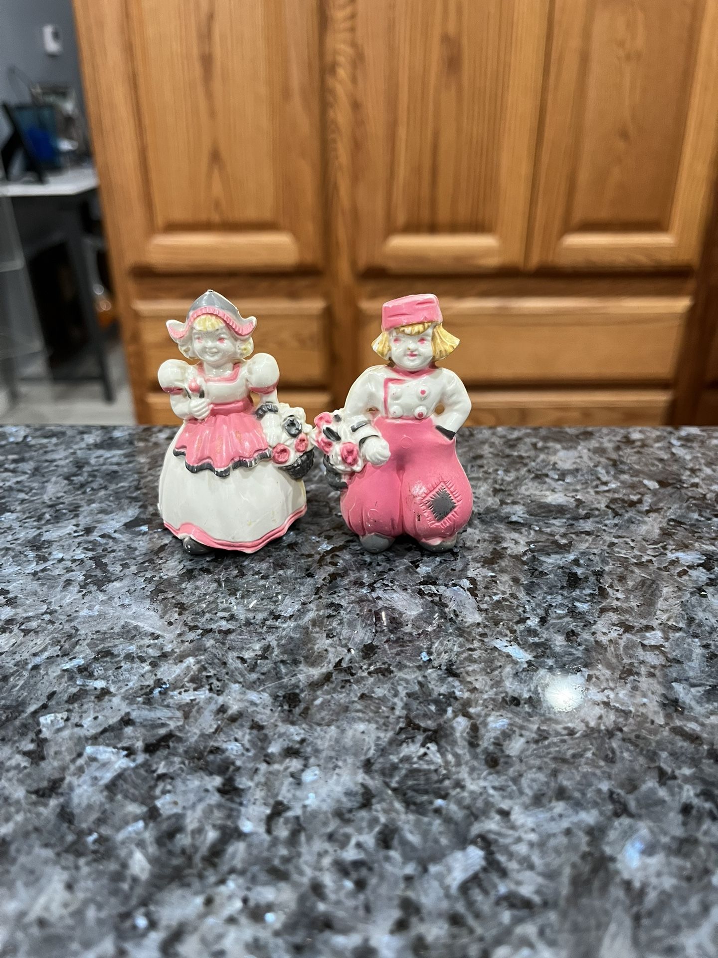 Vintage plastic Dutch girl and boy salt and pepper shakers. Size approximately 2 3/4 inches tall. Preowned good condition. Missing stoppers.