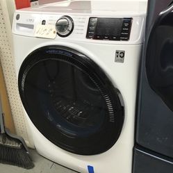 New Scratch And Dent GE Front Load Washer . 1 year Warranty 