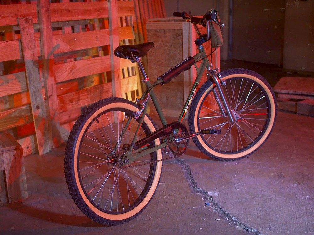 Stranger Things Lucas Schwinn BMX Style Bike 24 Inch Green 80's Special Edition 