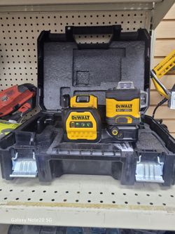 DEWALT 12V/20V MAX 3x360° Green Line Laser Level