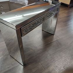 TABLE WITH DRAWERS 