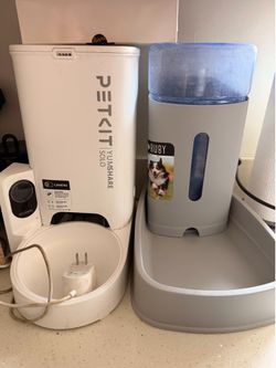 Auto food dispenser with camera & water dispenser