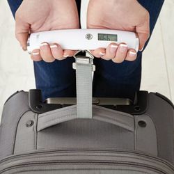 Portable Travel LCD Digital Hanging Luggage Scale Electronic Weight 88 lb/40 kg A brand new American Tourister Brand : American Tourister - 88 lb/40 k