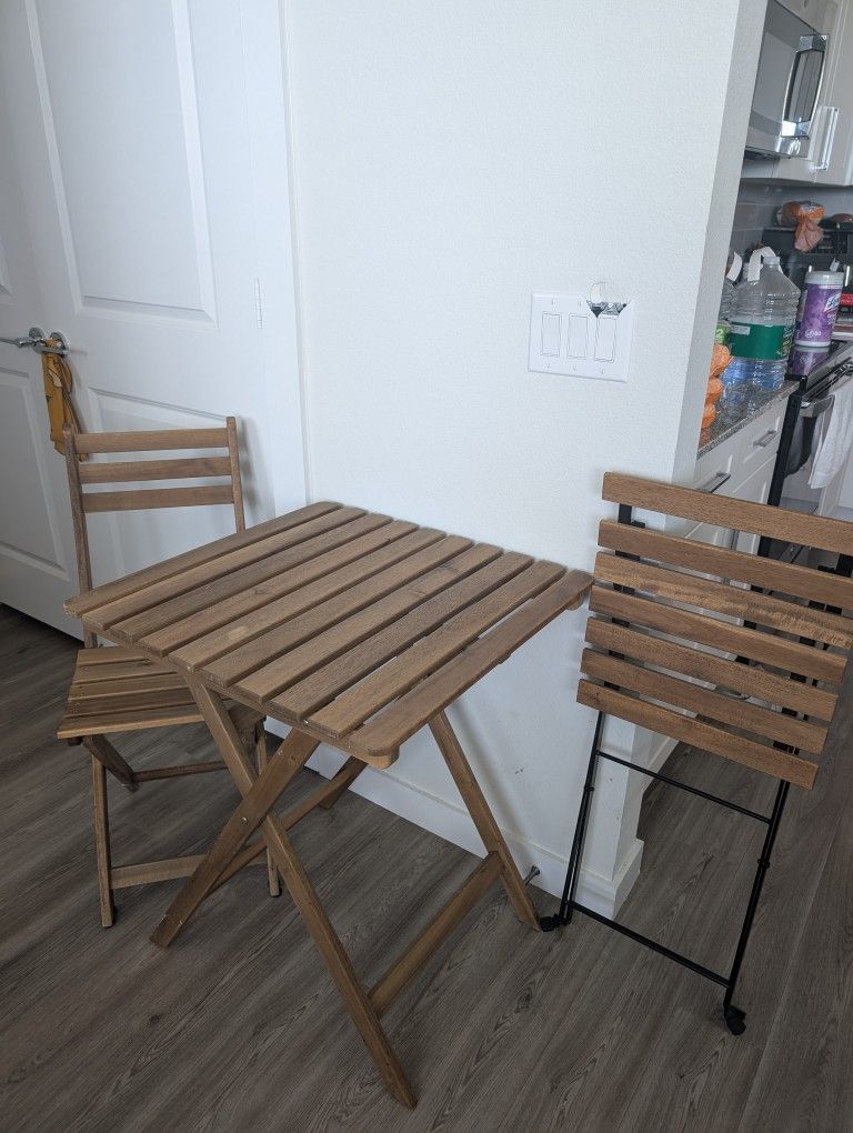Compact Wooden Outdoor Patio Set