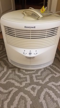 Honeywell air purifer with 4 refill boxes