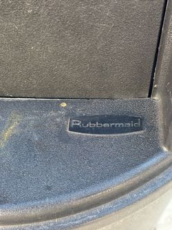 Rubbermaid trashcan