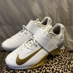 Nike Savaleous