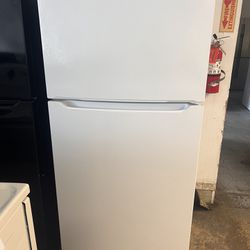 White Top Freezer Refrigerator  frigidaire 30” Wide 