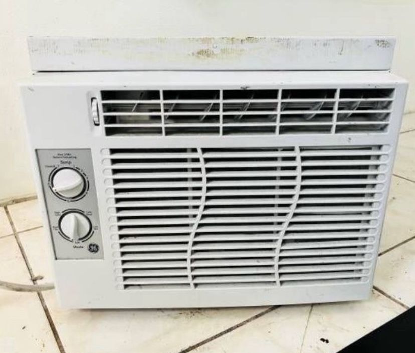 General Electric WINDOW AC Unit 5000 BTU 115 Volt Room Air Conditioner