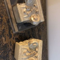 Curtain holders / mounts