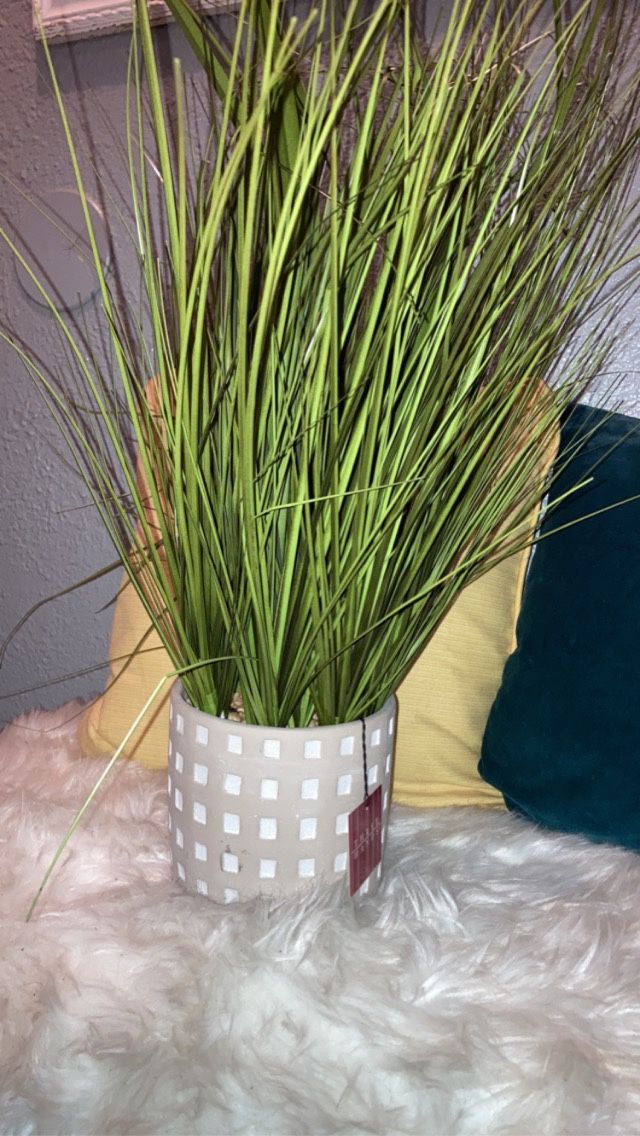 Brand New Faux Fake Three Hands Plant In Grey Pot