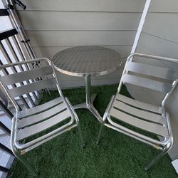 Table Set (NEED GONE ASAP ) 