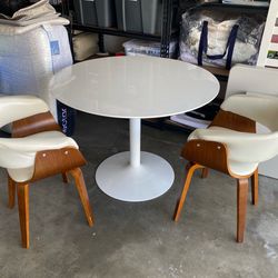 Table and chair set