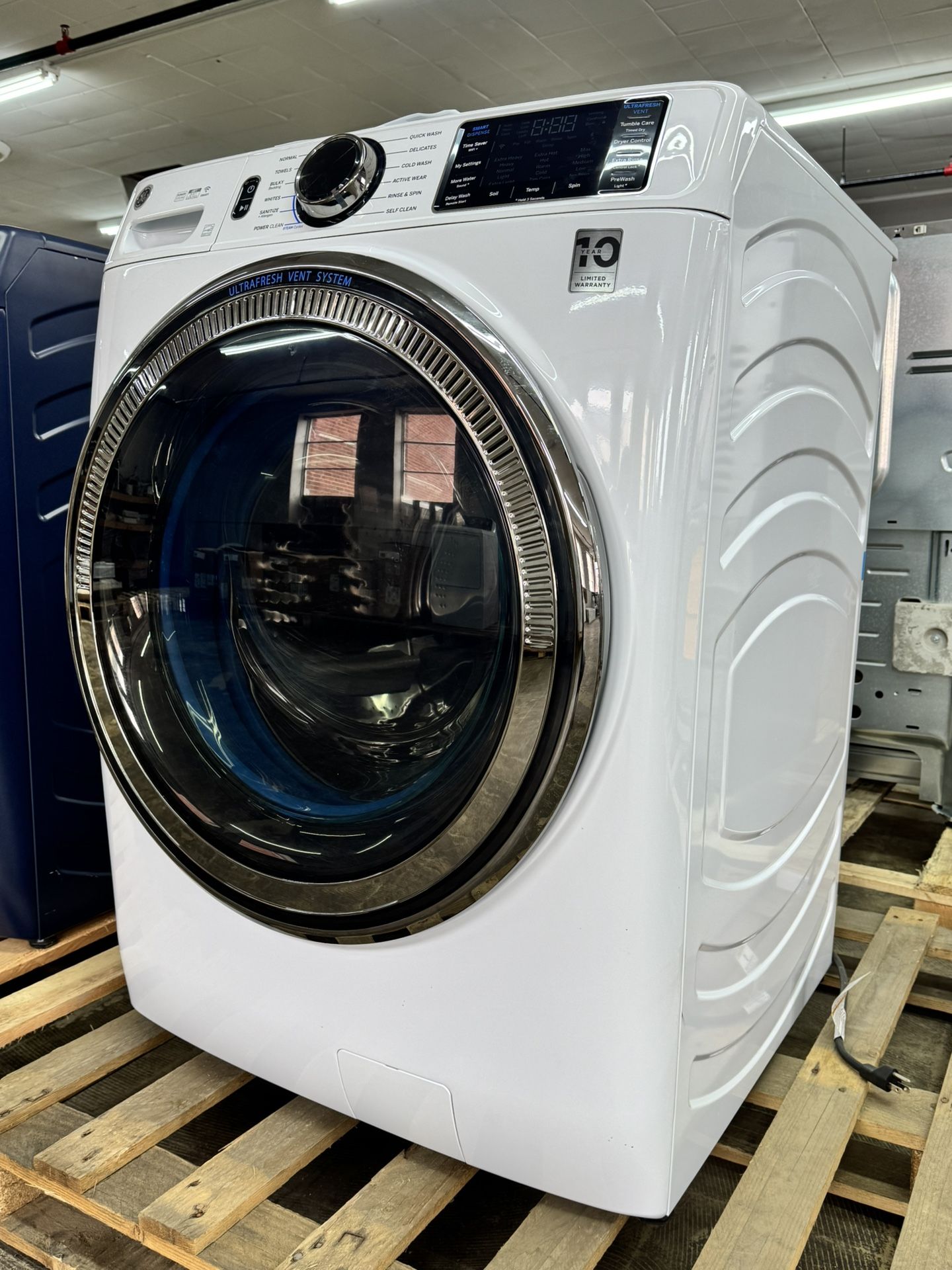 GE 5.0 cu. ft. Front Load Smart Washer with Steam & UltraFresh Vent 