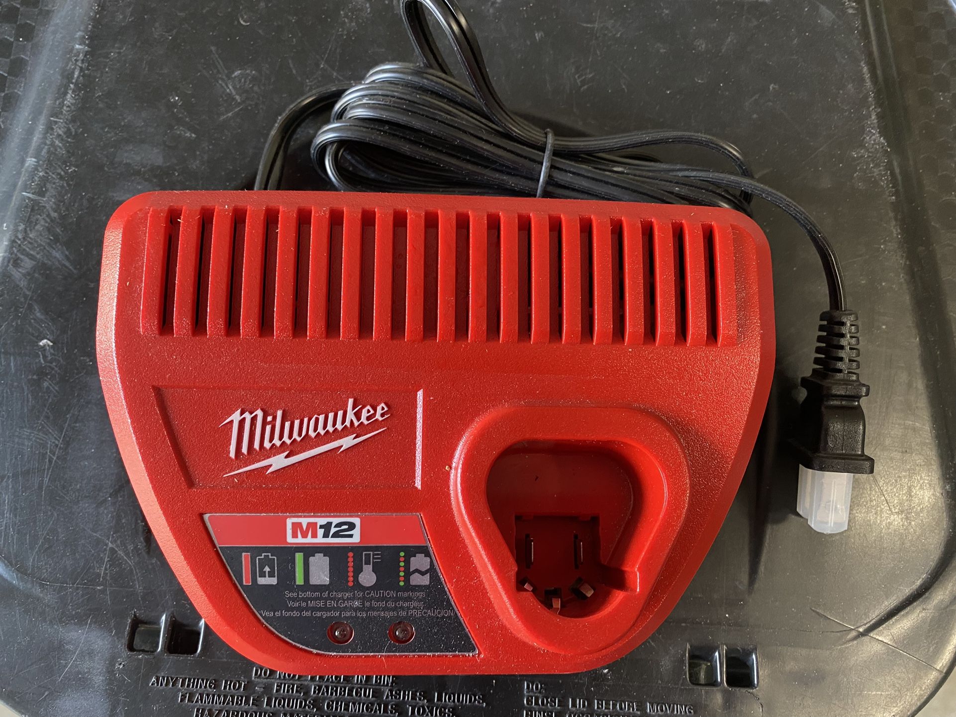 Milwaukee M12 Charger