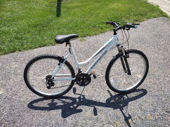 Bicycle 26-in wheels I believe it's a 20 or 24-in frame size don't know for sure any Nice condition