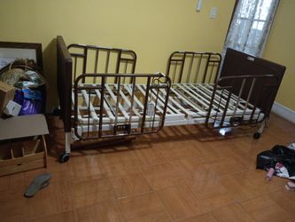 Invacare Electric Bed With Geo-; Mattress. Ultramax