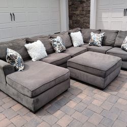 Gray U Shaped Sectional with Ottoman 