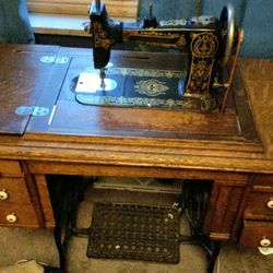 Damascus Grand Sewing Table