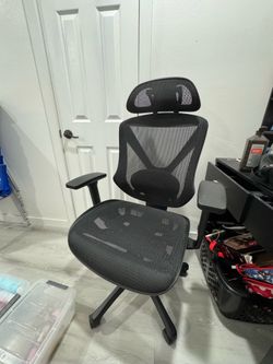 ✨ Ergonomic Mesh Office Chair w/ Headrest – Great Condition! ✨