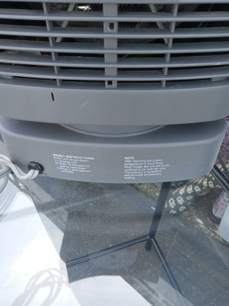 Holmes AccuTemp Plus Heater Fan for Sale in Everett, WA - OfferUp