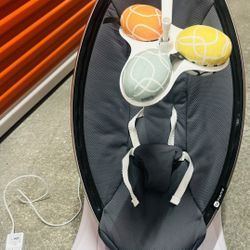 4moms  MamaRoo Multi-Motion Baby Swing.