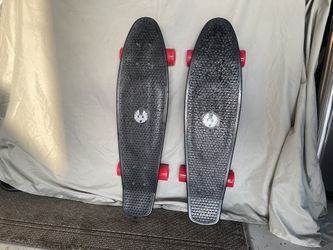 Rekon 28" mini cruiser plastic skateboards W/red wheels/Penny Boards  All sales are AS-IS, WHERE-IS Todas las ventas son en el estado en que se encuen