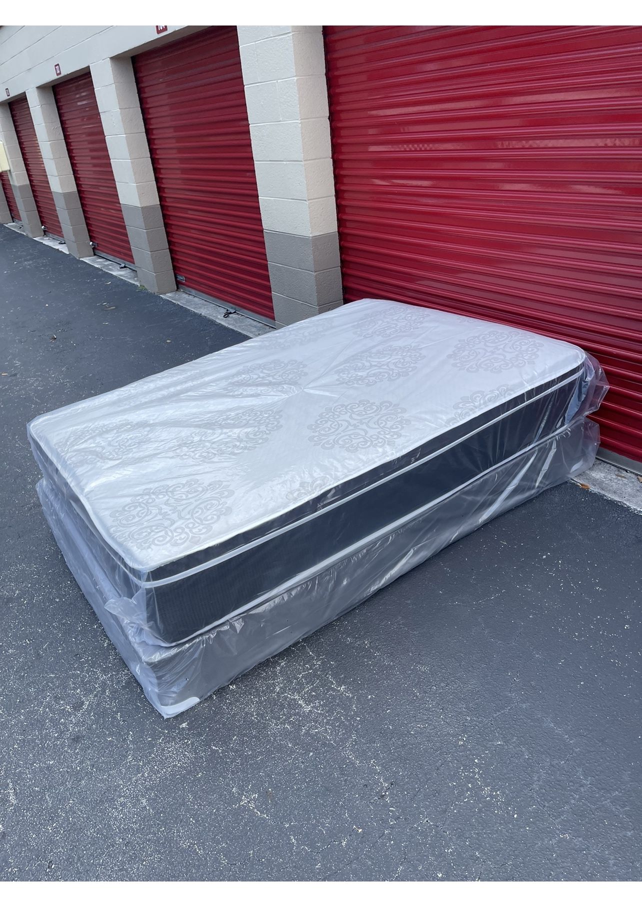 NEW Mattress Queen Size Pillowtop With Box Spring // Offer 🚚