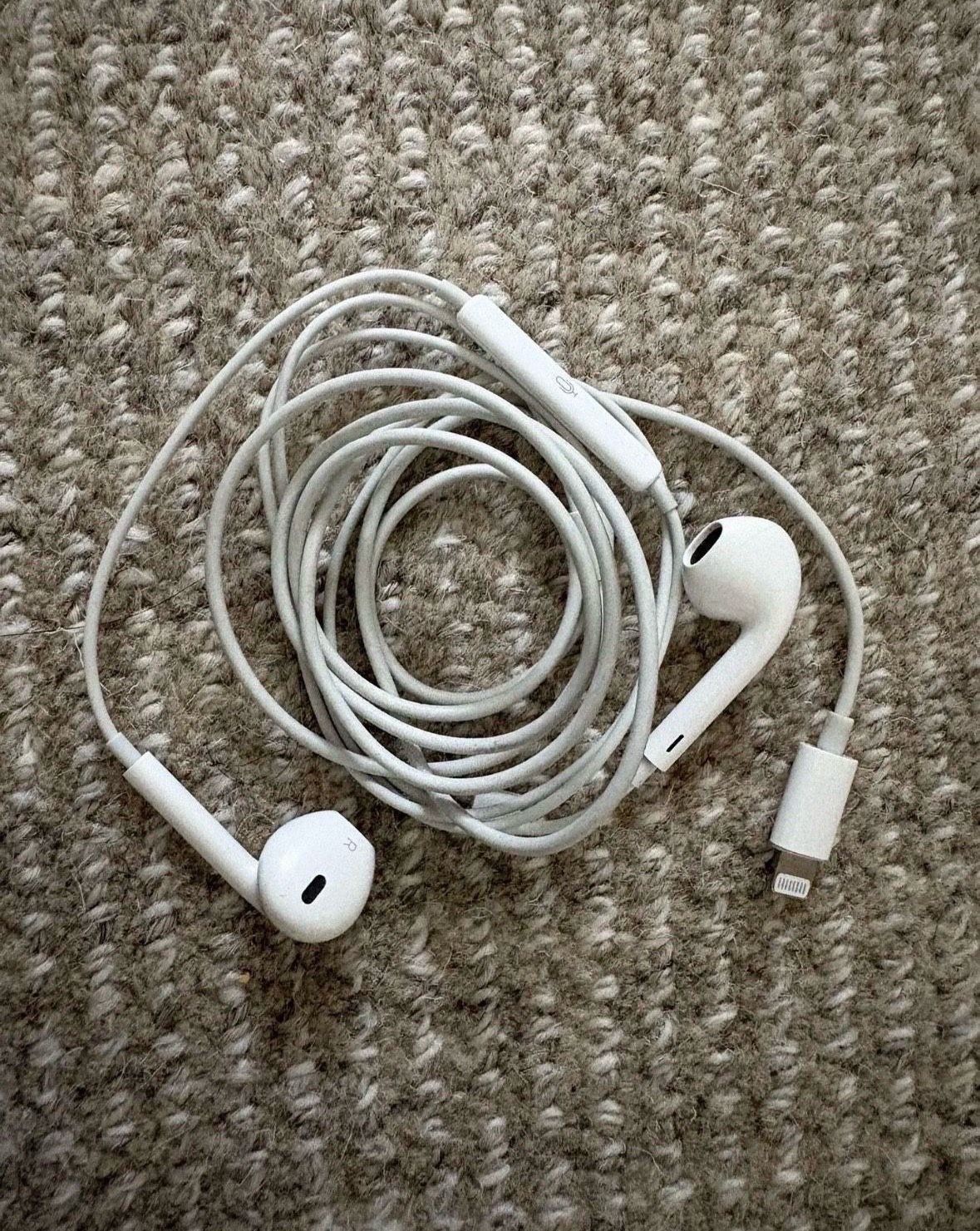 Apple EarPods for iPhone 14