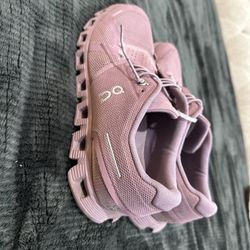 On Cloud Running Shoes Size 8