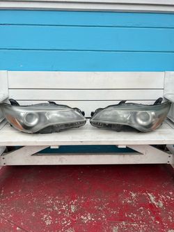 2016 Toyota Camry Headlights