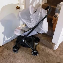 Maxi-Cosi Ultra Lightweight Compact Stroller 