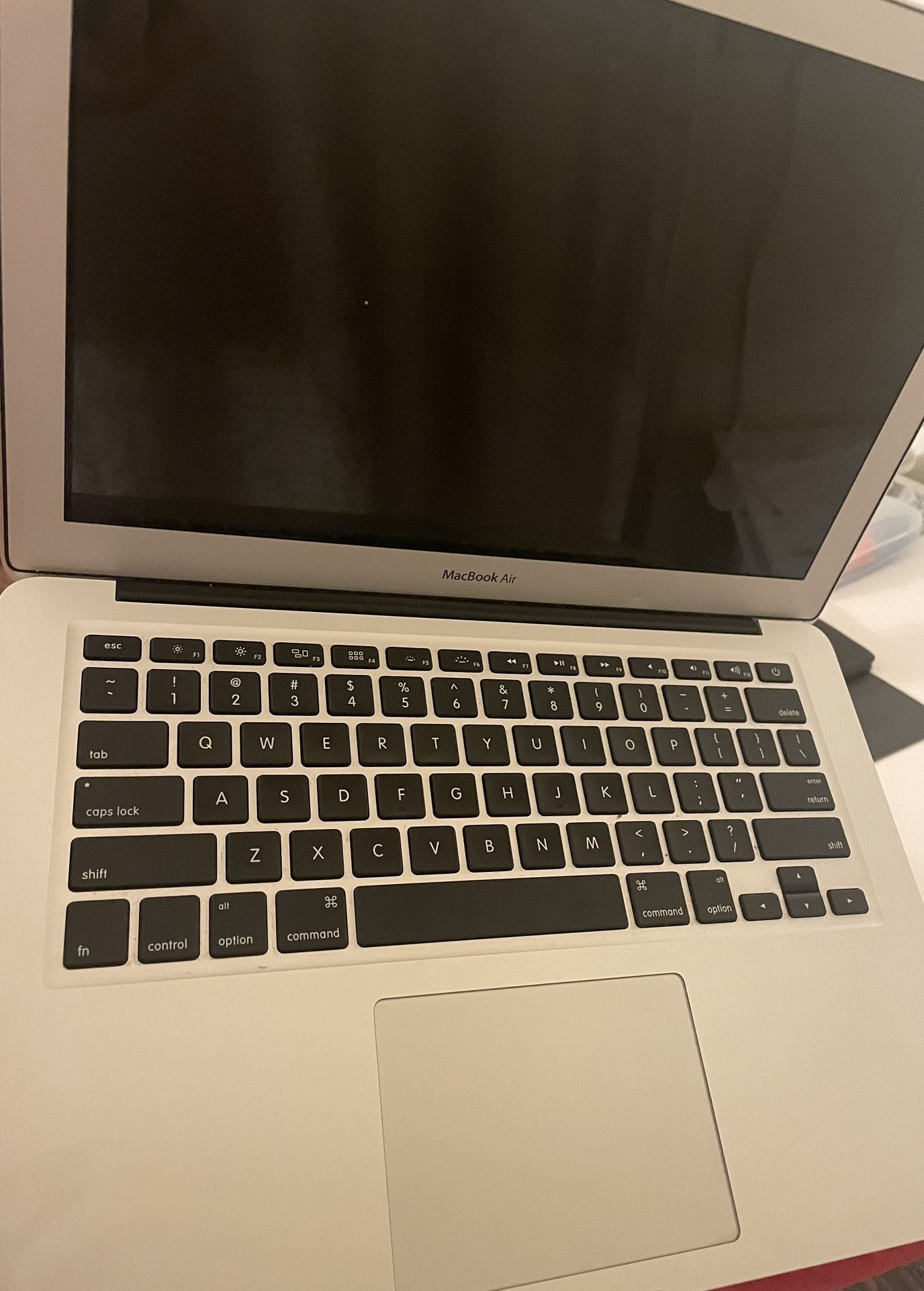 Apple MacBook Air (13-inch, Early 2014) 1.4 GHz Dual-Core Intel 