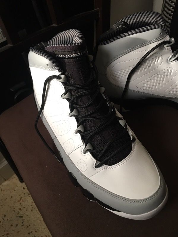 Air Jordon Retro Baron 9s white/blk wolf Grey size 1/2