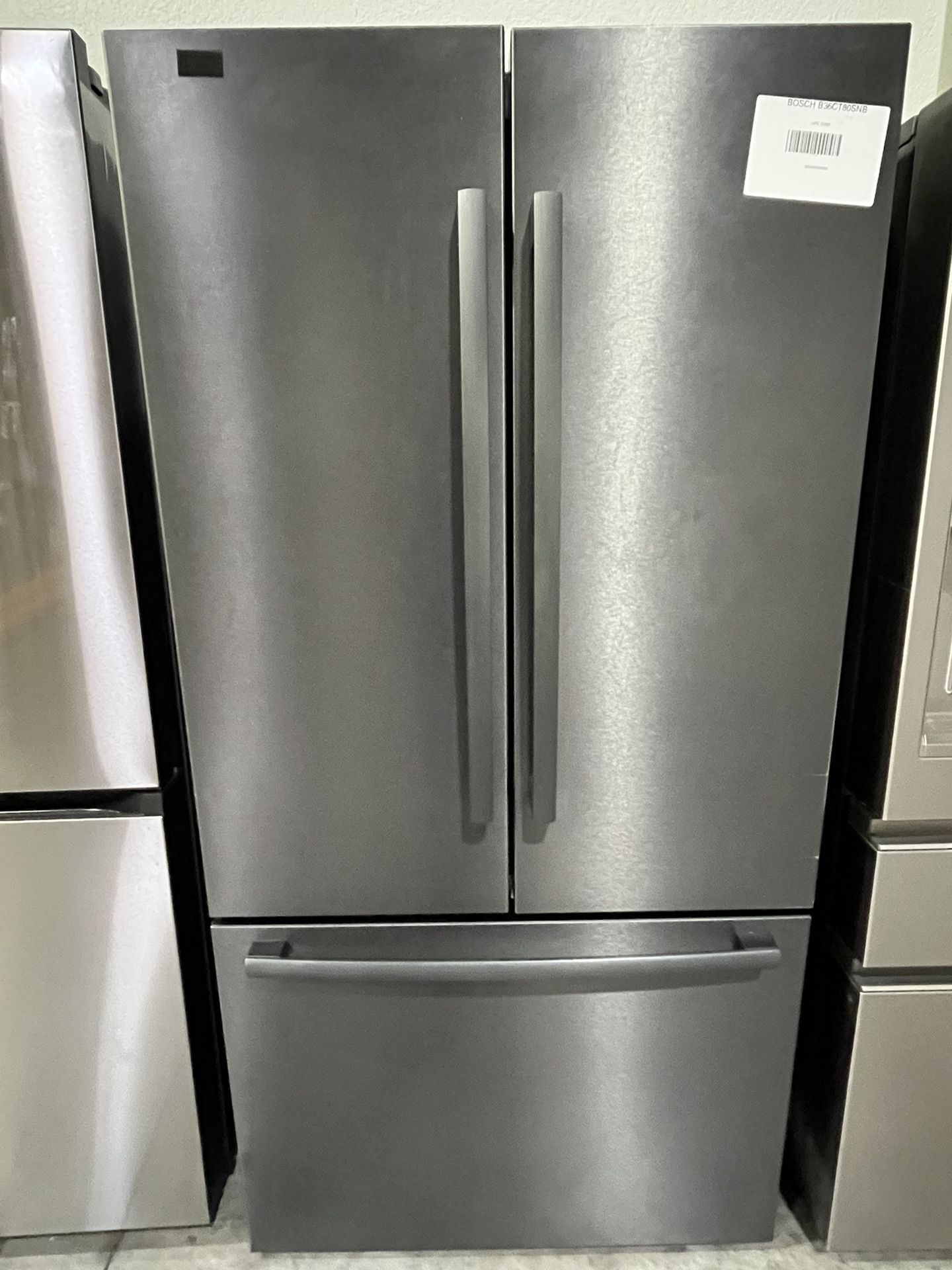 Bosch 800 Series French Door 21 Cuft Refrigerator 36'' Counter Depth Black Stainless Steel Model: B36CT80SNB MSRP $4099