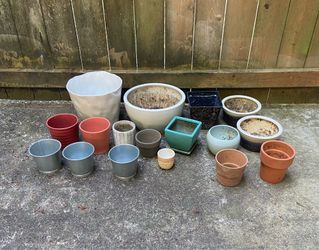 Assortment of Plant Pots (Quantity of 17)
