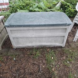 Price Is Firm.. Suncast 100 Gallon Rolling Deck Box