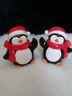 Adorable Porcelain Penguin Salt & Pepper Shakers