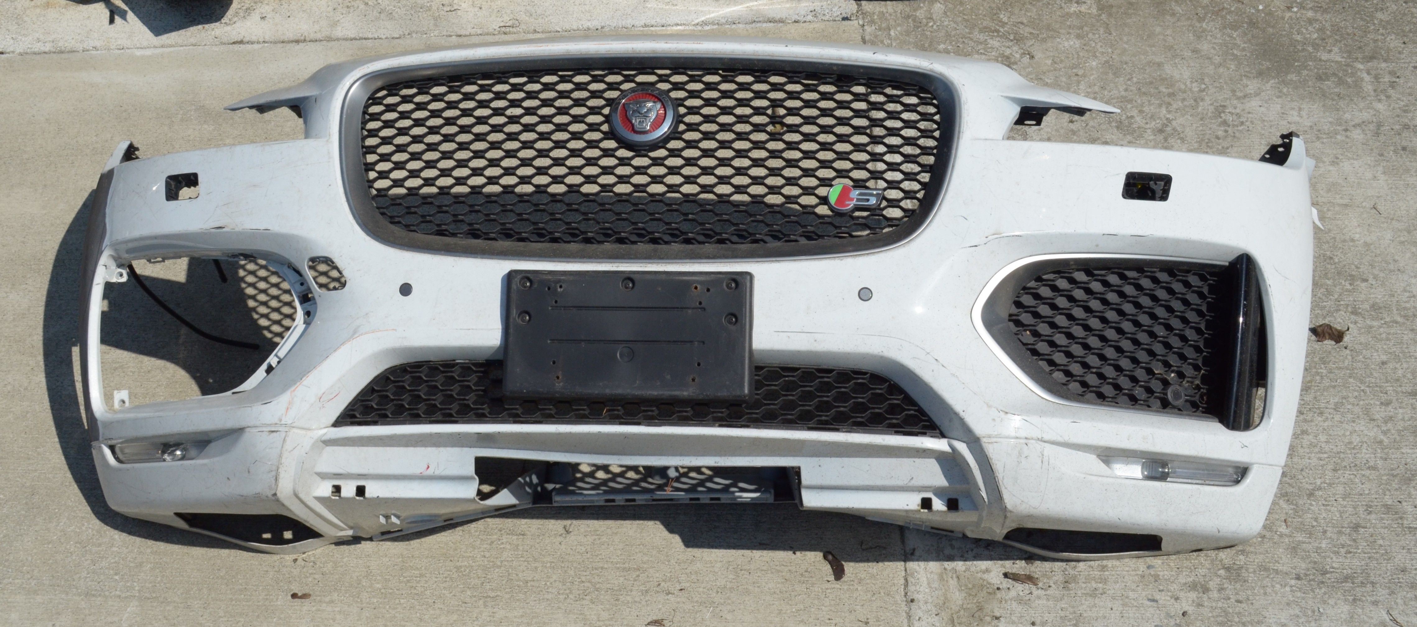 USED REF#B857 || 2017-2018 JAGUAR F-PACE : S || FRONT BUMPER ASSEMBLY