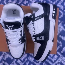WHITE AND BLACK LV SHOES SIZE 8