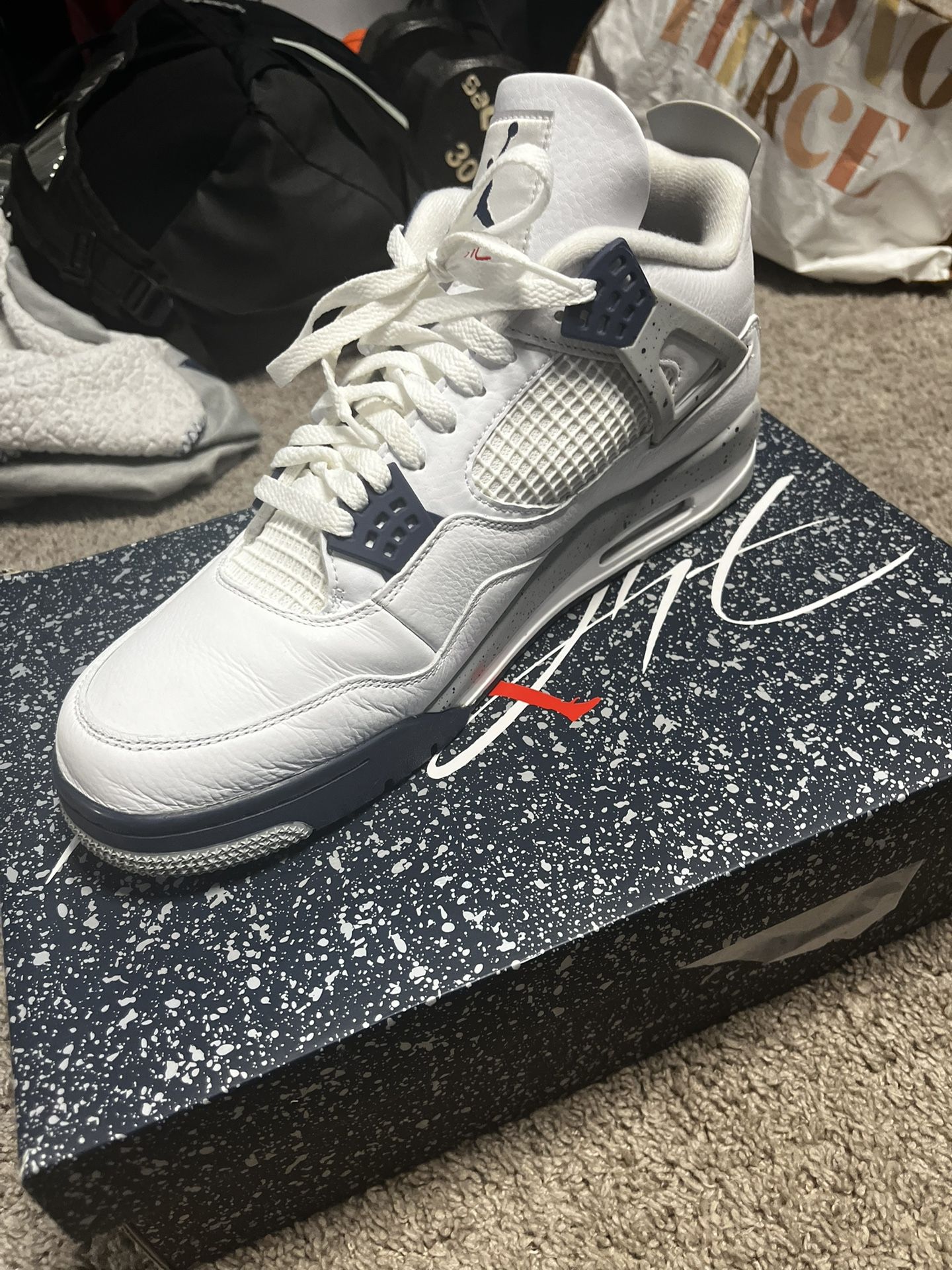 Jordon 4 Midnight Navy’s