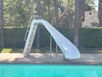 Swimming pool slide