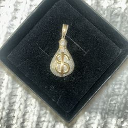 10K Gold Pendant With Natural Diamonds 