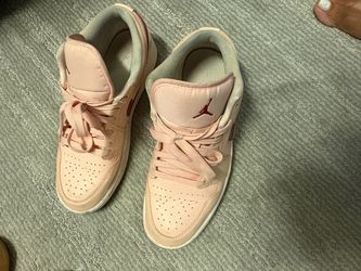 Nike  8.5W Air Jordan 1  Low Patent 'Valentine's Day'