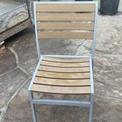 4 Outdoor/indoor Chairs