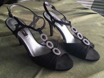 Nina New York black satin heel