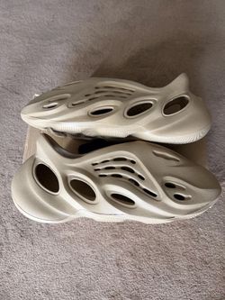 Yeezy Foam Runner Ochre ( Size 7 ) 