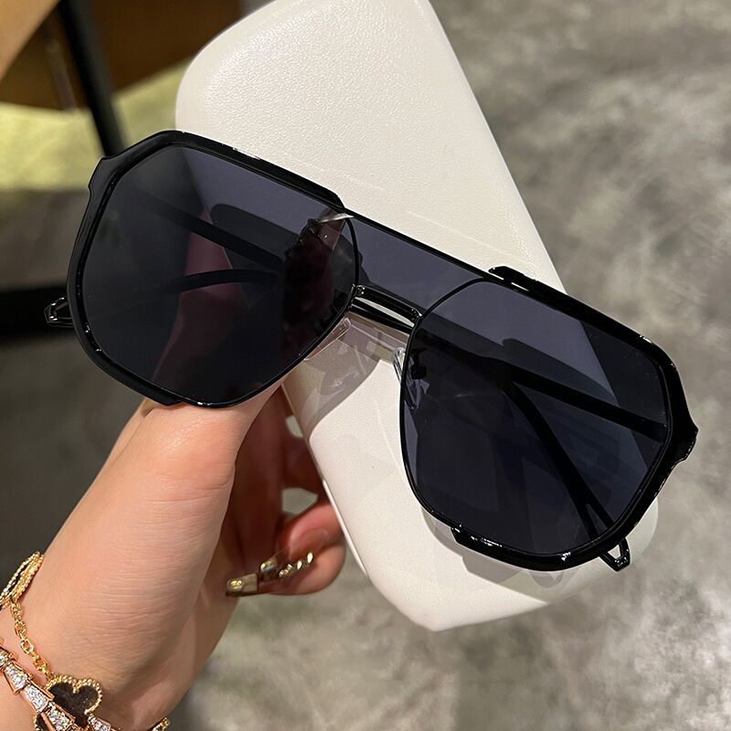 Double-Beam Oversized Sunglasses - Trendy Flat Lens Sunshade with Decorative Frame