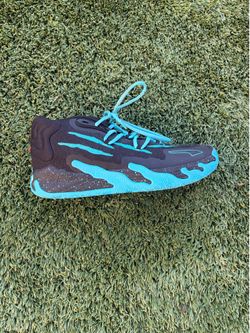 Mens size 10 Puma Shoes